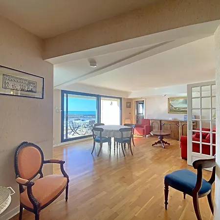 T4 Spacieux Avec Terrasse, Ascenseur Et Parking Face A La - Fr-1-349-124 Larmor-Plage
