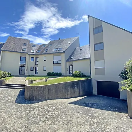 Daire T4 Spacieux Avec Terrasse, Ascenseur Et Parking Face A La - Fr-1-349-124 *